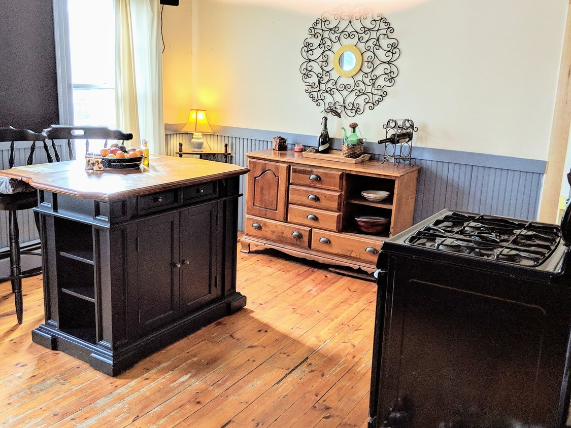 16 Griffin St, Derry, NH 03038 Apartments in Derry, NH