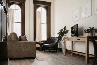 Building Photo - 16 S Jackson St