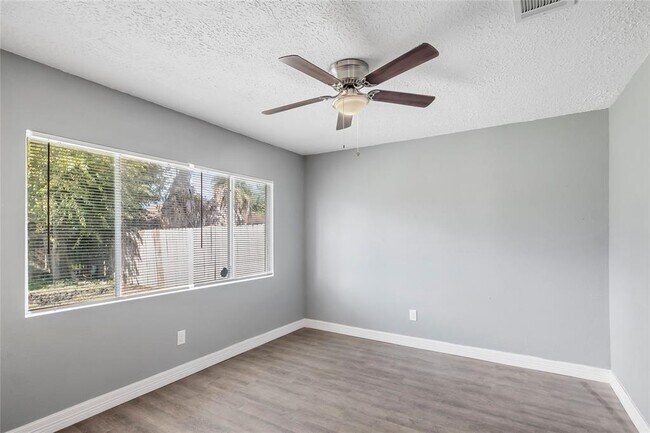 Foto del edificio - 1843 Ripple Creek Dr