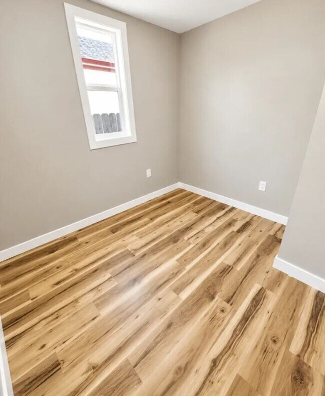 Foto del edificio - 910 W 13th St