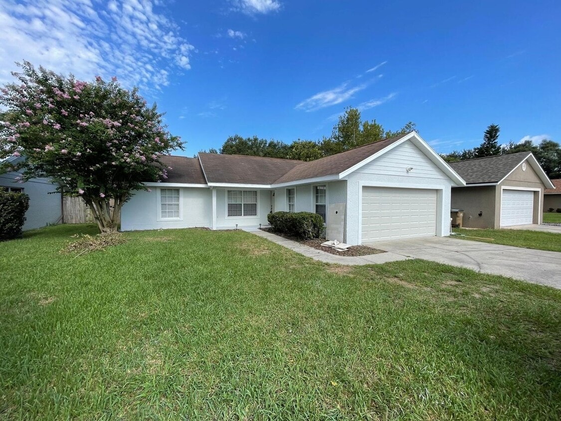 Primary Photo - NICE 3/2/2 IN CLERMONT WITH HUGE FENCED BACKYARD