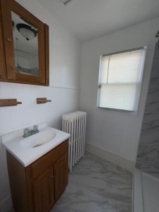 Foto del edificio - 321 E Price St