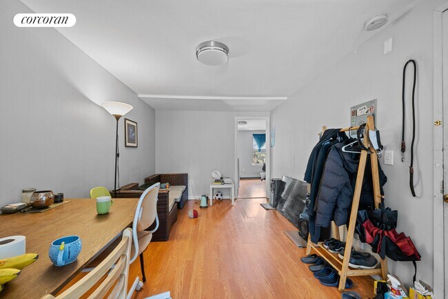 Building Photo - 572A Myrtle Ave