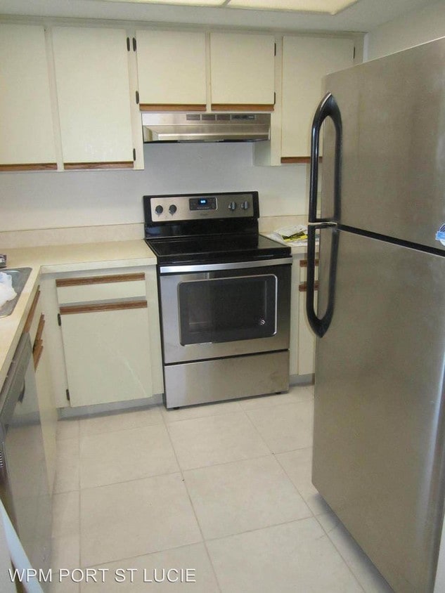 Building Photo - 1626 SE Green Acres Cir