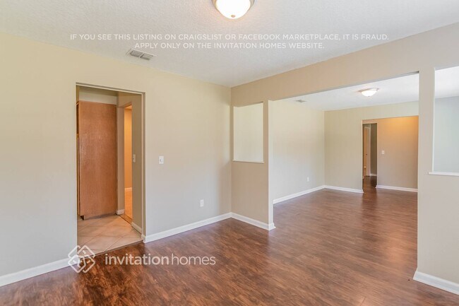 Foto del edificio - 8323 Country Creek Blvd