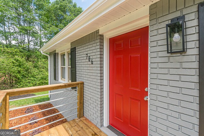 Foto del edificio - 786 Turkey Creek Rd