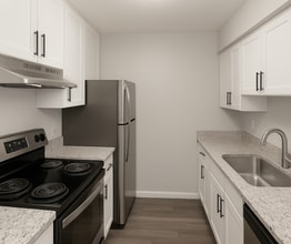 Building Photo - 646 Valley Crest Dr