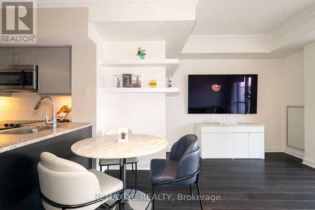 Photo du bâtiment - 83 Redpath Ave