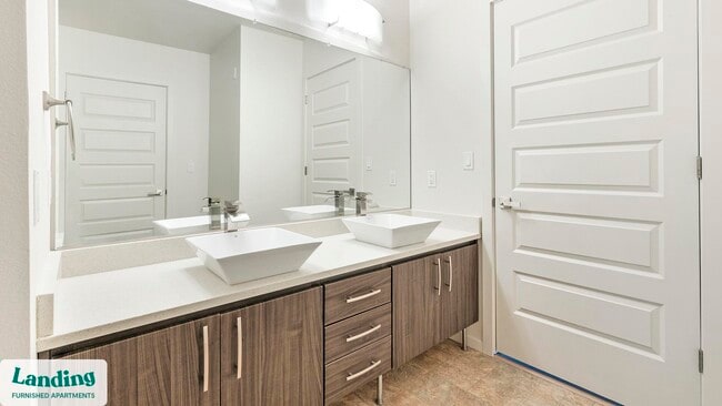 Foto del edificio - 11505 NE Yacht Harbor Dr