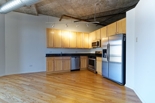 Building Photo - 933 W Van Buren St