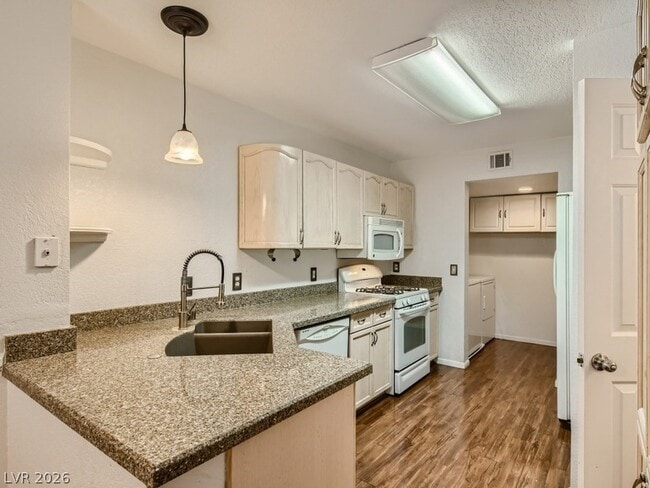 Building Photo - 1044 Grammy Dr