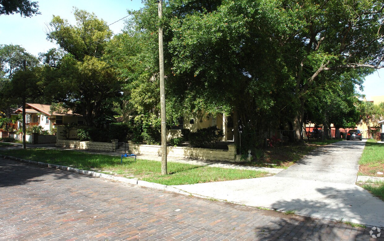 Building Photo - 720 8th St N