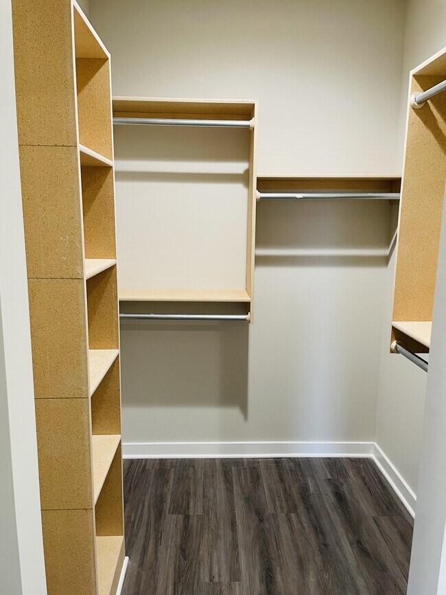 Foto del edificio - 12051 W Fontana St