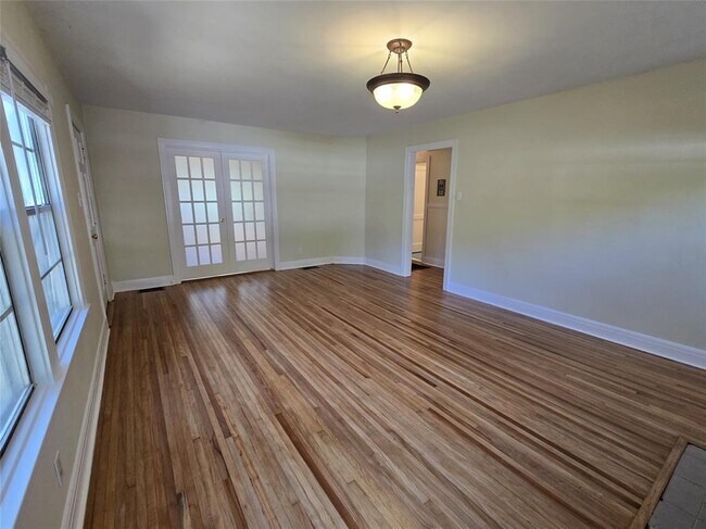 Building Photo - 3207 Cherry Ln