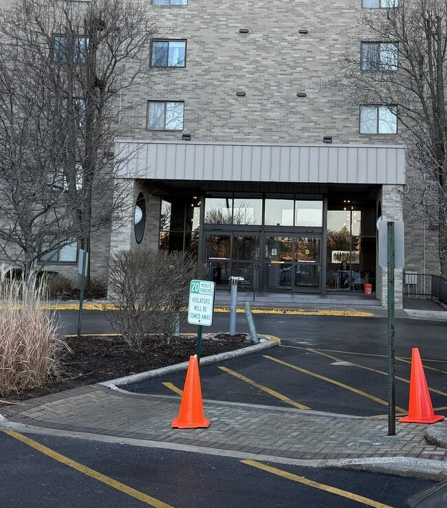 Building Photo - 6340 Americana Dr