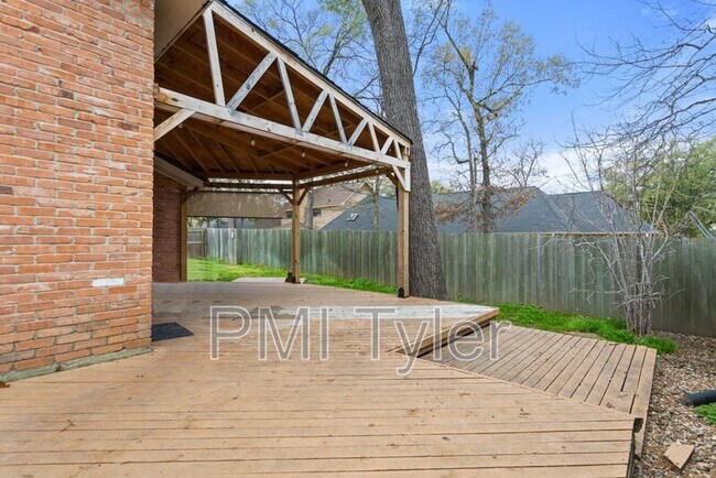 Foto del edificio - 1219 Heather Ln