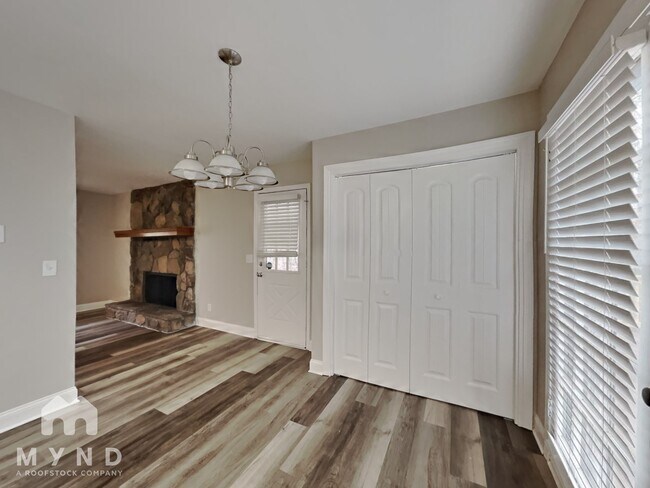 Building Photo - 2770 Pine Log Way