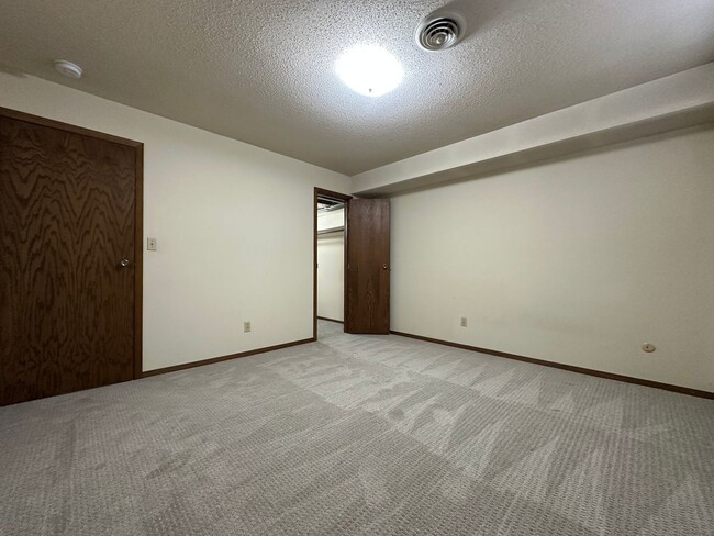 Building Photo - Cliffwood Apartments II