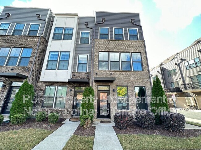 Building Photo - 3647 Tryclan Dr