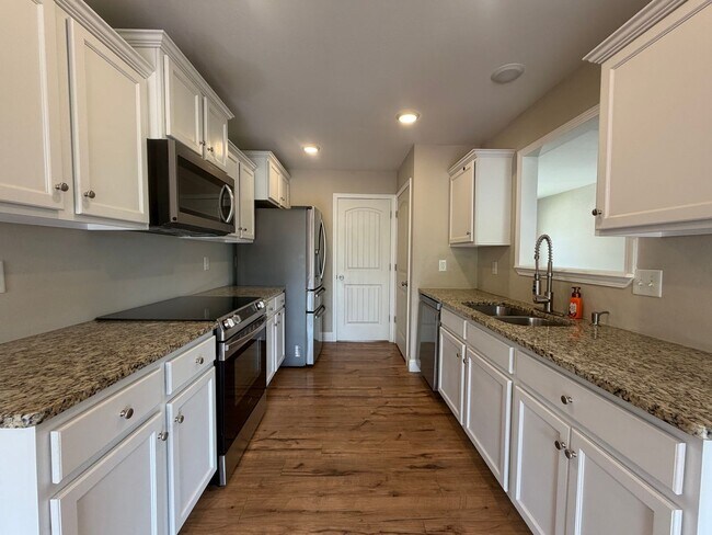 Building Photo - 203 Ridgeview Dr