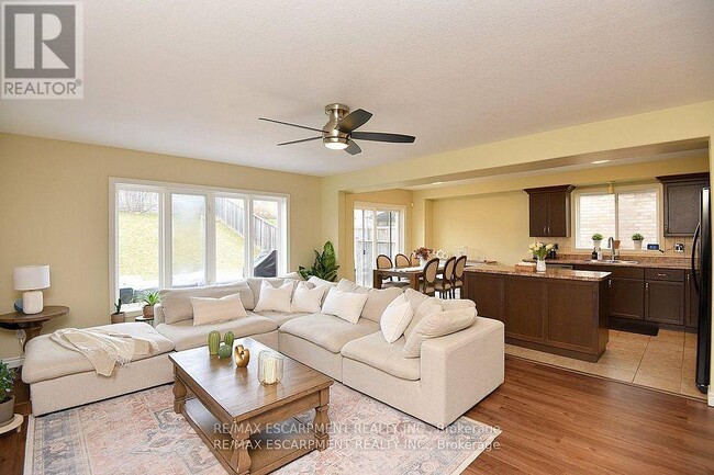 Building Photo - 47 Plum Tree Ln