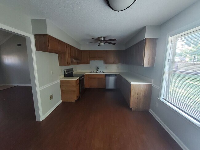 Foto del edificio - 7643 Ivy Hollow Dr