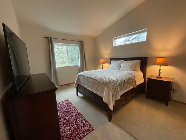 Building Photo - 2 Bed, 2 Bath Single Story Home with Garage