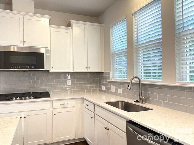 Building Photo - 14051 Martin Hill Wy