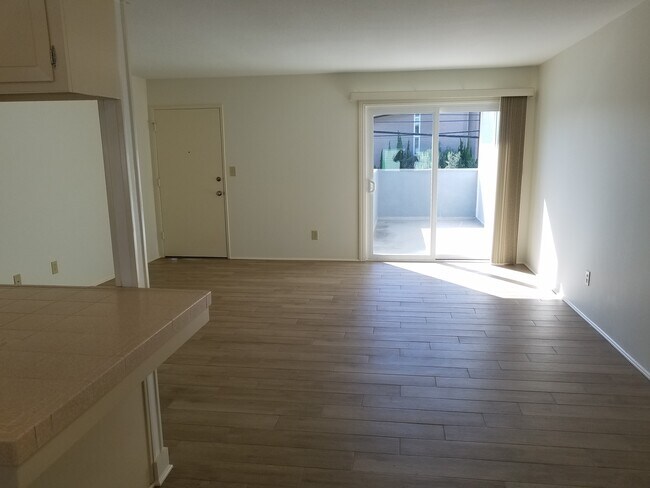 Sala de estar de 16' x 16' - 1100 Opal St
