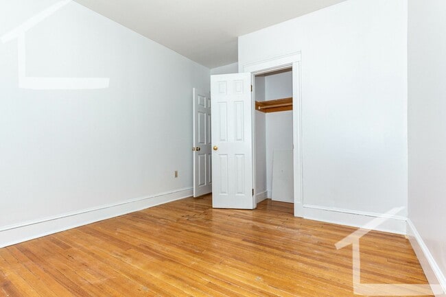 Building Photo - 3Br/1Bth, Available Sep. 1, 2026. Great for a rommate students. MUST SEE!!