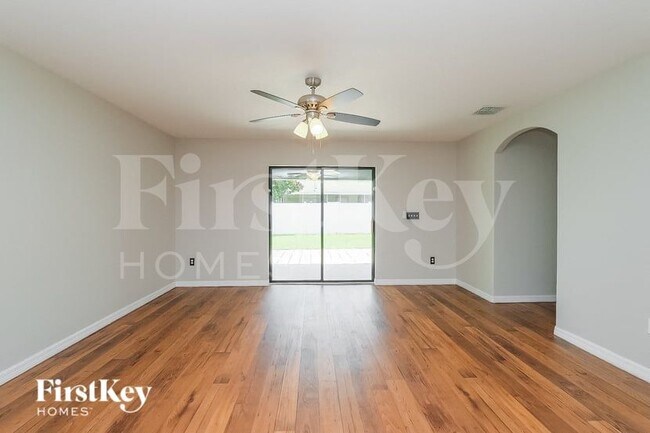 Foto del edificio - 11867 Thicket Wood Dr