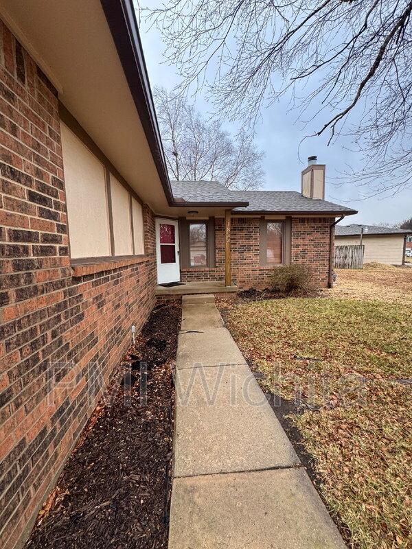 Building Photo - 1832 S Griffith St