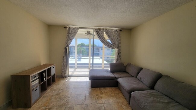 Foto del edificio - 4500 N Federal Hwy