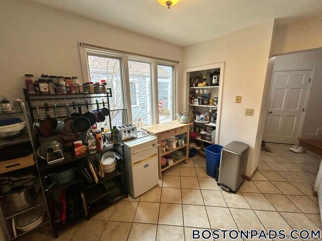 Building Photo - 5 Etna St