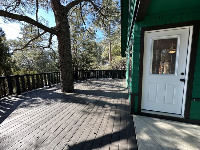 Building Photo - Updated Sugar Pine 3 Bedroom Cabin