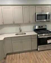 Building Photo - 198 1st St