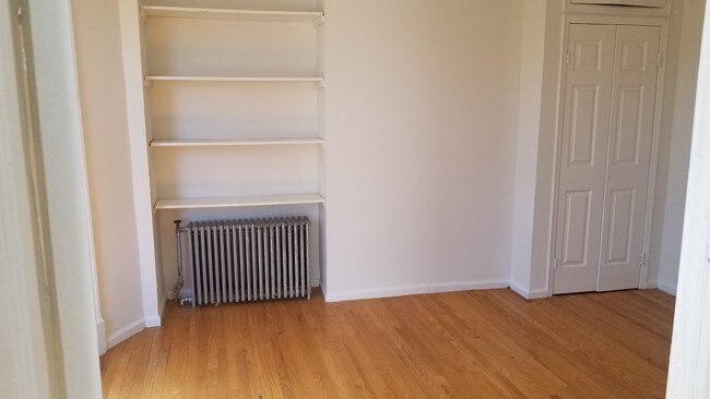 Building Photo - 663 Degraw St