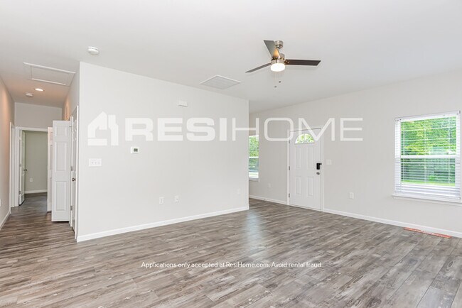 Building Photo - NEWLY RENOVATED HOME--ONE MONTH FREE!!