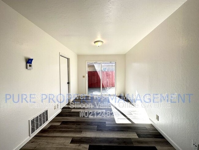 Foto del edificio - 555 Bridge St