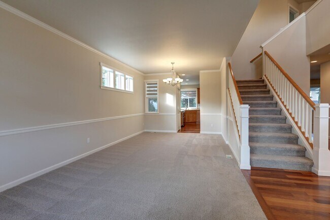 Building Photo - Well Maintained House Tucked Away on Dead-End Street Available!