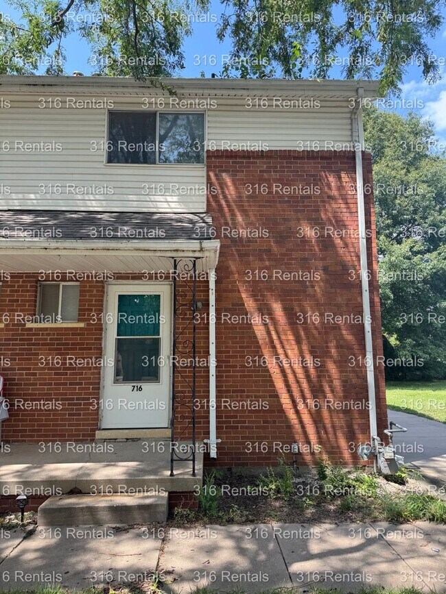 Building Photo - 716 Cottonwood Ln