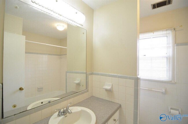 Foto del edificio - 2505 Lancelot Dr SE