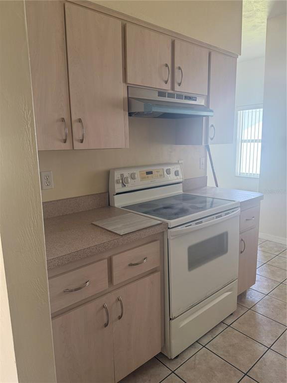 Foto del edificio - 58 Farmsworth Dr