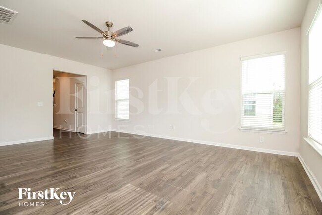 Foto del edificio - 300 Ashborne Ln
