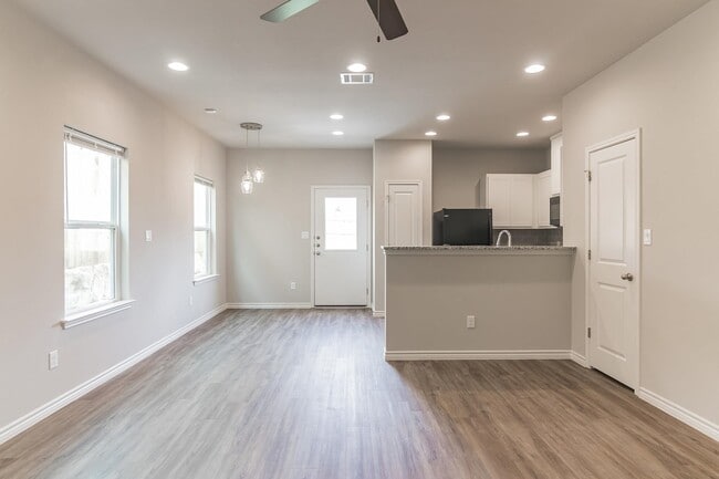 Building Photo - 206 Peruna Dr
