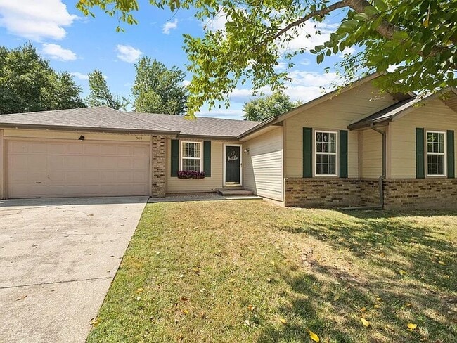 Building Photo - 3 Bed 2 Bath 2 Car Garage Available Now!!!
