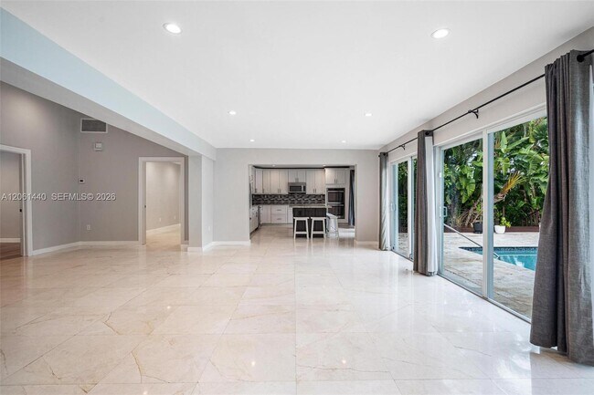 Foto del edificio - 739 Blue Rd
