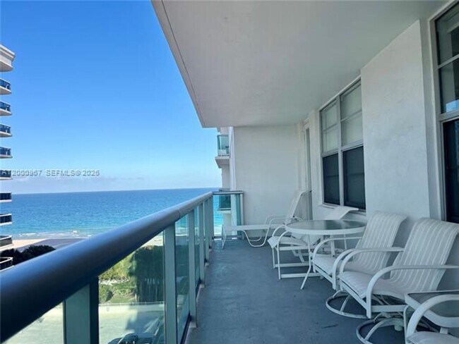 Foto del edificio - 9511 Collins Ave