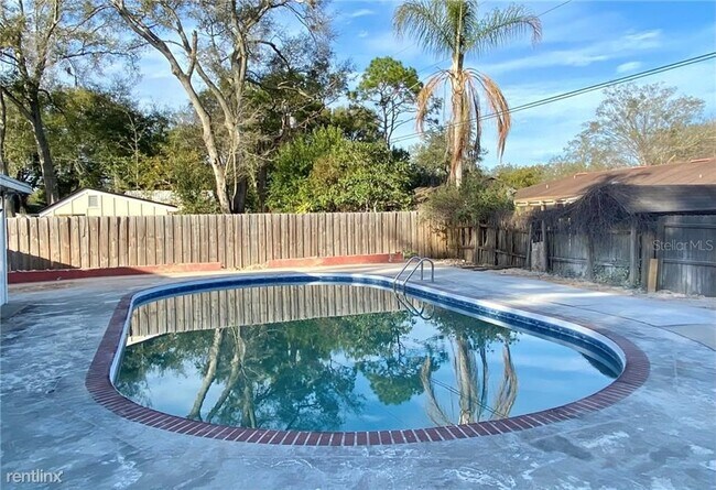 Building Photo - 4 br, 3 bath House - 1421 Hillway Rd