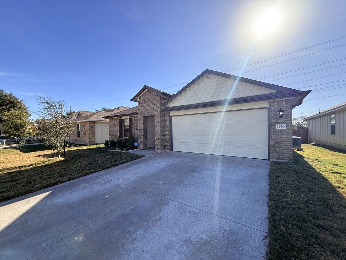 Foto del edificio - NEW IN MANAGEMENT - COMING SOON!